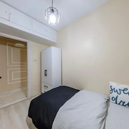 Sisli Main Street 2bedrooms 1 Living Ac , Lift איסטמבול