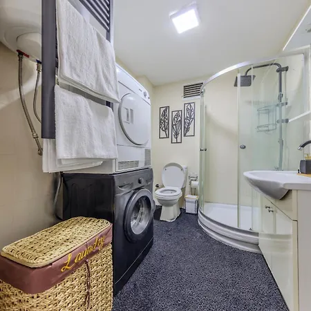 Sisli Main Street 2bedrooms 1 Living Ac , Lift * איסטמבול